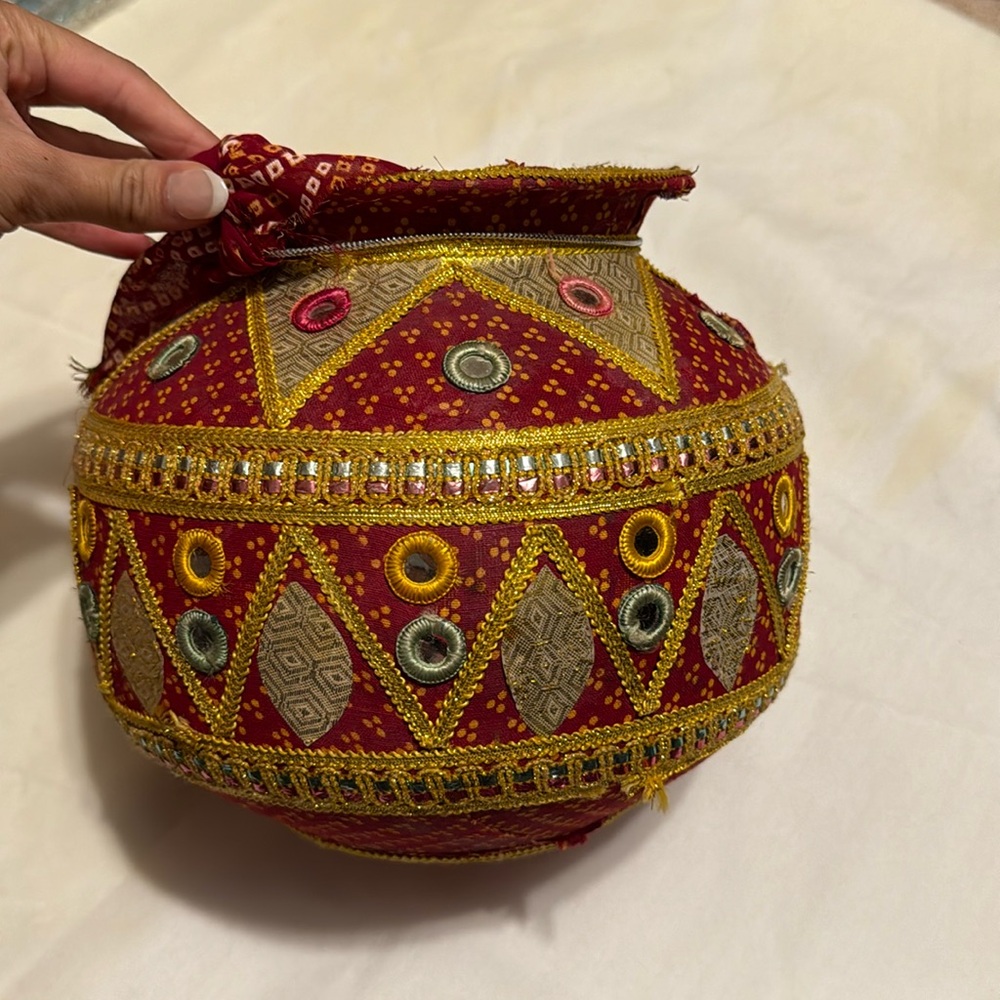 Color jago bucket wedding
